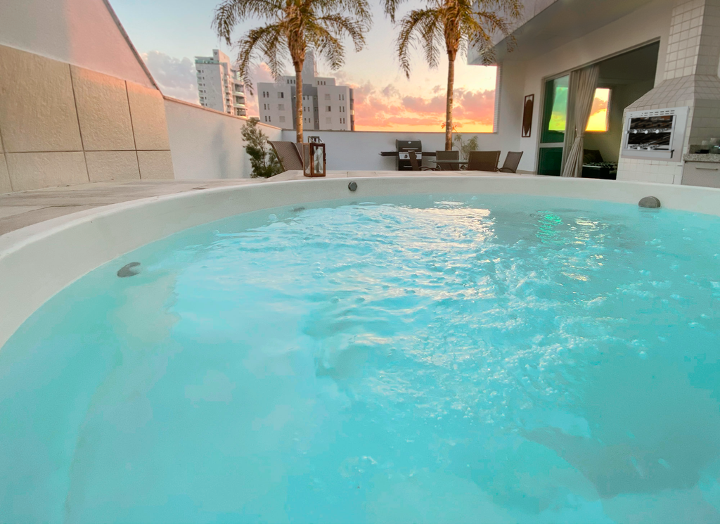 Cobertura Espetacular no Belvedere com Jacuzzi